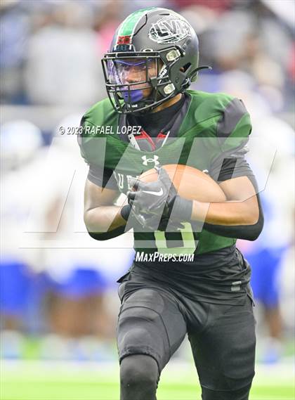 Thumbnail 2 in King vs. Fort Bend Hightower (UIL Football 6A D2 Region 3 Regional) photogallery.