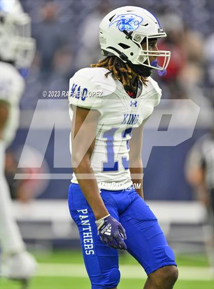 Thumbnail 2 in King vs. Fort Bend Hightower (UIL Football 6A D2 Region 3 Regional) photogallery.