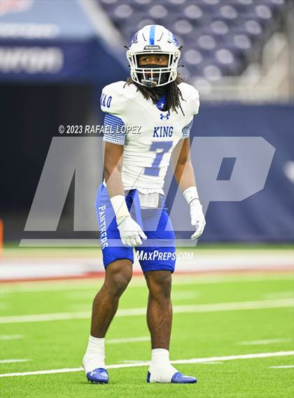 Thumbnail 3 in King vs. Fort Bend Hightower (UIL Football 6A D2 Region 3 Regional) photogallery.