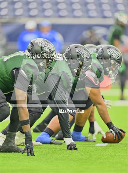 Thumbnail 1 in King vs. Fort Bend Hightower (UIL Football 6A D2 Region 3 Regional) photogallery.