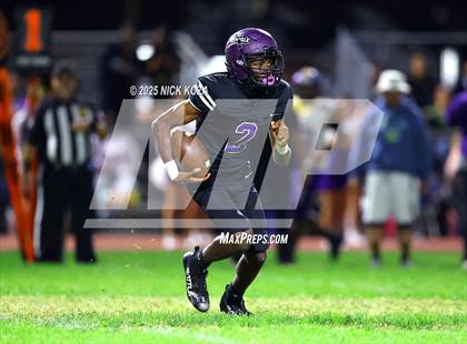 Thumbnail 3 in Lynwood vs. Compton Early College photogallery.