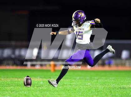 Thumbnail 2 in Lynwood vs. Compton Early College photogallery.