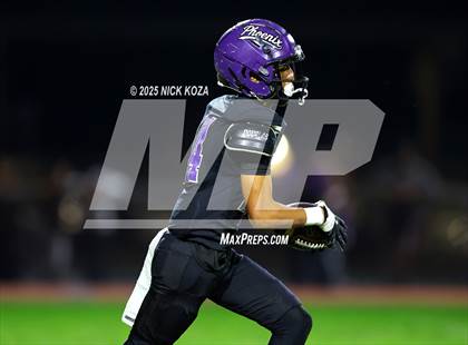 Thumbnail 3 in Lynwood vs. Compton Early College photogallery.