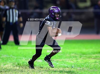 Thumbnail 3 in Lynwood vs. Compton Early College photogallery.