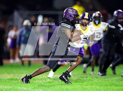 Thumbnail 3 in Lynwood vs. Compton Early College photogallery.