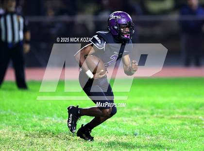 Thumbnail 1 in Lynwood vs. Compton Early College photogallery.