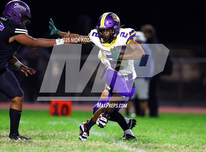 Thumbnail 2 in Lynwood vs. Compton Early College photogallery.