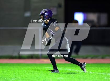 Thumbnail 2 in Lynwood vs. Compton Early College photogallery.