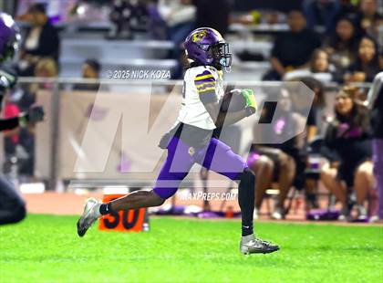 Thumbnail 1 in Lynwood vs. Compton Early College photogallery.