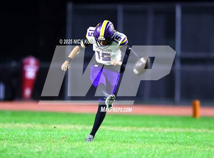 Thumbnail 3 in Lynwood vs. Compton Early College photogallery.