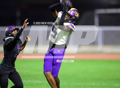 Thumbnail 2 in Lynwood vs. Compton Early College photogallery.