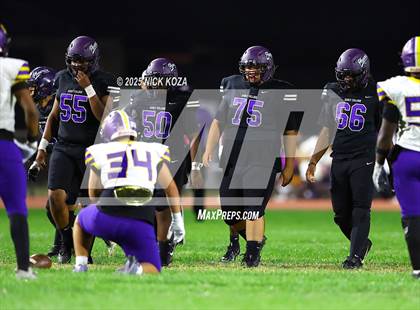 Thumbnail 3 in Lynwood vs. Compton Early College photogallery.