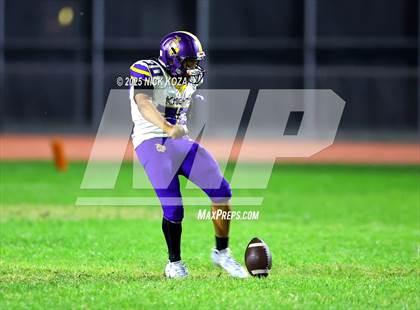 Thumbnail 1 in Lynwood vs. Compton Early College photogallery.