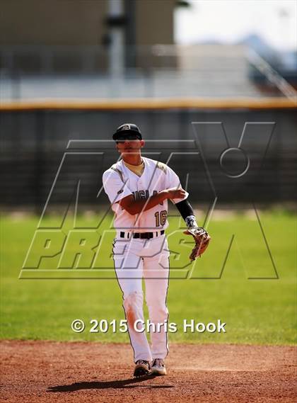 Thumbnail 2 in Douglas vs. Flowing Wells (Panther Invitational) photogallery.