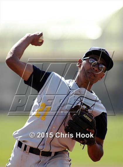 Thumbnail 2 in Douglas vs. Flowing Wells (Panther Invitational) photogallery.