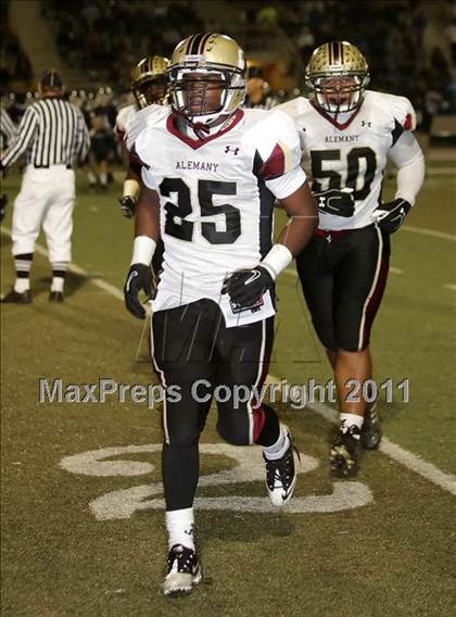 Thumbnail 2 in Loyola vs. Alemany photogallery.