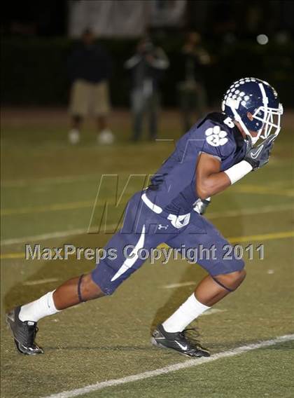 Thumbnail 3 in Loyola vs. Alemany photogallery.