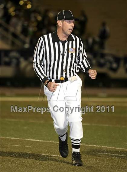Thumbnail 2 in Loyola vs. Alemany photogallery.