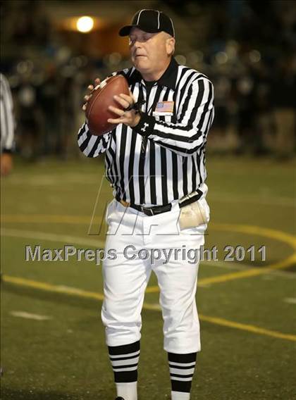 Thumbnail 3 in Loyola vs. Alemany photogallery.