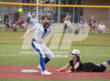 Thumbnail 2 in Doyle vs. Sterlington (LHSAA Division 3 Non-Select Final) photogallery.