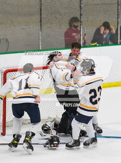 Thumbnail 2 in Webster Thomas vs Aquinas Institute (Section V Class B Final) photogallery.
