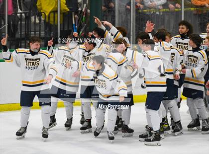 Thumbnail 1 in Webster Thomas vs Aquinas Institute (Section V Class B Final) photogallery.