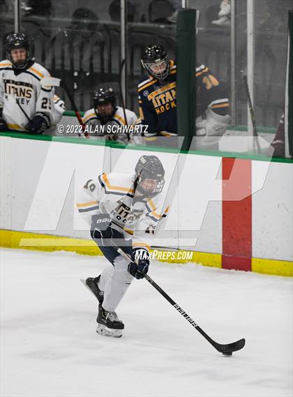 Thumbnail 2 in Webster Thomas vs Aquinas Institute (Section V Class B Final) photogallery.