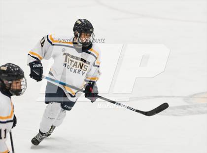 Thumbnail 2 in Webster Thomas vs Aquinas Institute (Section V Class B Final) photogallery.