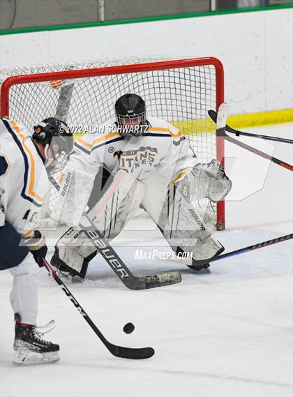 Thumbnail 2 in Webster Thomas vs Aquinas Institute (Section V Class B Final) photogallery.