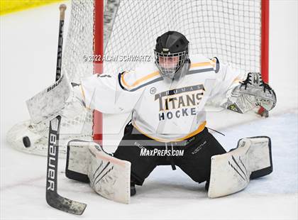 Thumbnail 3 in Webster Thomas vs Aquinas Institute (Section V Class B Final) photogallery.