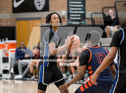 Thumbnail 2 in Roosevelt vs. O'Connor (Hoophall West - Nike TOC) photogallery.
