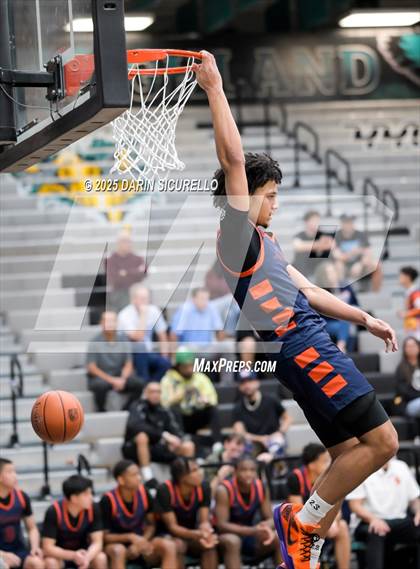 Thumbnail 2 in Roosevelt vs. O'Connor (Hoophall West - Nike TOC) photogallery.