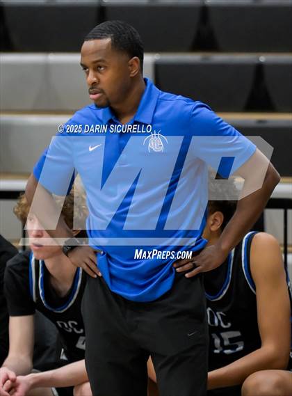 Thumbnail 3 in Roosevelt vs. O'Connor (Hoophall West - Nike TOC) photogallery.