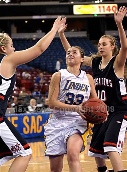 Thumbnail 3 in Modesto Christian vs. Linden (CIF SJS D4 Final) photogallery.