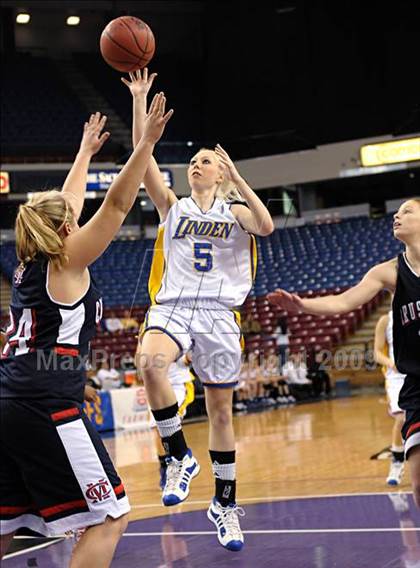 Thumbnail 3 in Modesto Christian vs. Linden (CIF SJS D4 Final) photogallery.