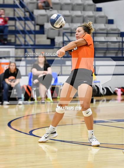 Thumbnail 1 in Burkburnett vs Glen Rose (UIL 4A Bi-District Playoff) photogallery.