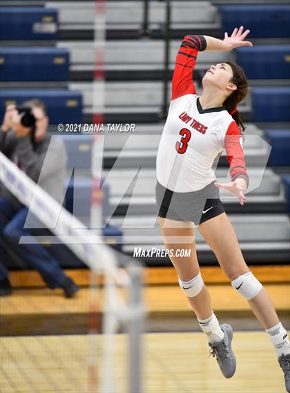 Thumbnail 1 in Burkburnett vs Glen Rose (UIL 4A Bi-District Playoff) photogallery.