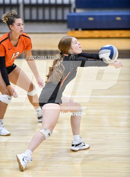 Thumbnail 3 in Burkburnett vs Glen Rose (UIL 4A Bi-District Playoff) photogallery.