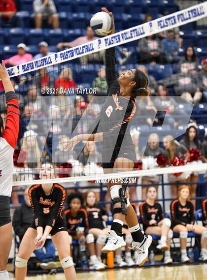 Thumbnail 2 in Burkburnett vs Glen Rose (UIL 4A Bi-District Playoff) photogallery.