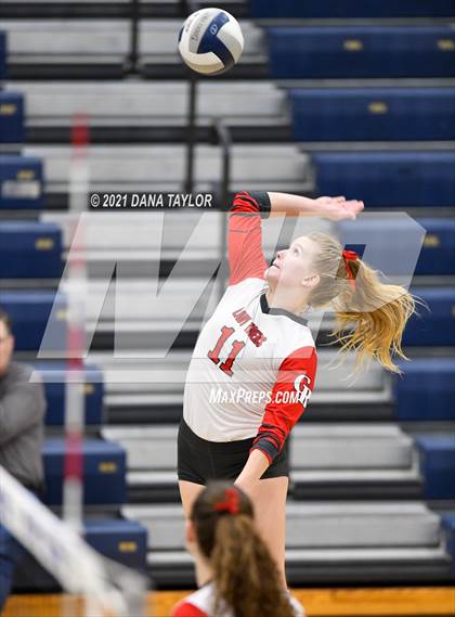 Thumbnail 2 in Burkburnett vs Glen Rose (UIL 4A Bi-District Playoff) photogallery.