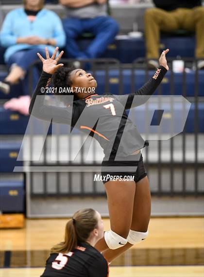Thumbnail 1 in Burkburnett vs Glen Rose (UIL 4A Bi-District Playoff) photogallery.
