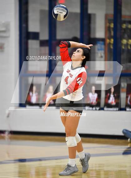 Thumbnail 3 in Burkburnett vs Glen Rose (UIL 4A Bi-District Playoff) photogallery.