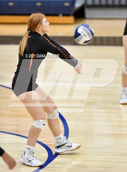 Thumbnail 1 in Burkburnett vs Glen Rose (UIL 4A Bi-District Playoff) photogallery.