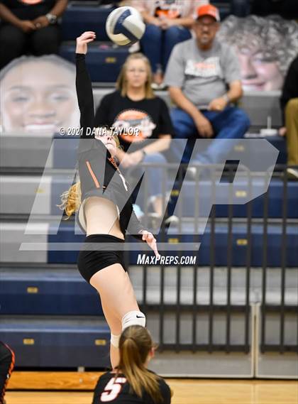 Thumbnail 1 in Burkburnett vs Glen Rose (UIL 4A Bi-District Playoff) photogallery.