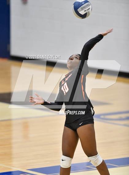 Thumbnail 1 in Burkburnett vs Glen Rose (UIL 4A Bi-District Playoff) photogallery.