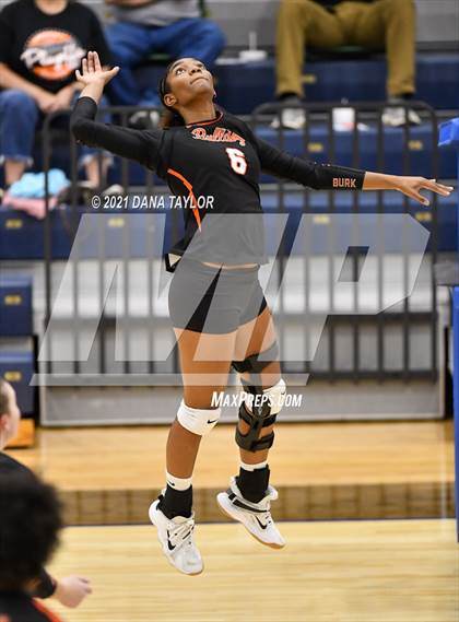 Thumbnail 1 in Burkburnett vs Glen Rose (UIL 4A Bi-District Playoff) photogallery.