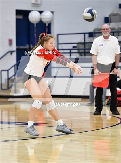 Thumbnail 2 in Burkburnett vs Glen Rose (UIL 4A Bi-District Playoff) photogallery.