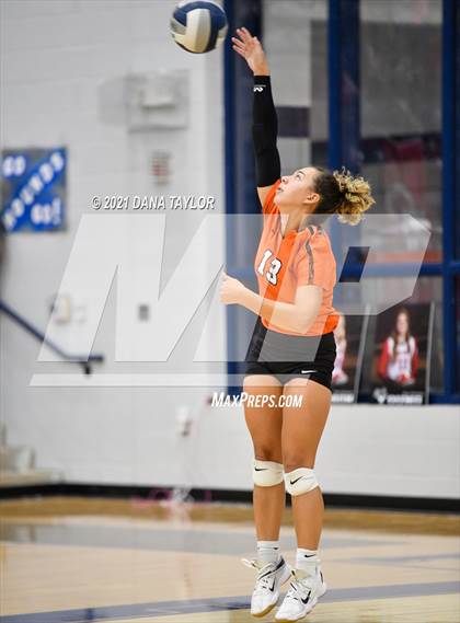 Thumbnail 1 in Burkburnett vs Glen Rose (UIL 4A Bi-District Playoff) photogallery.