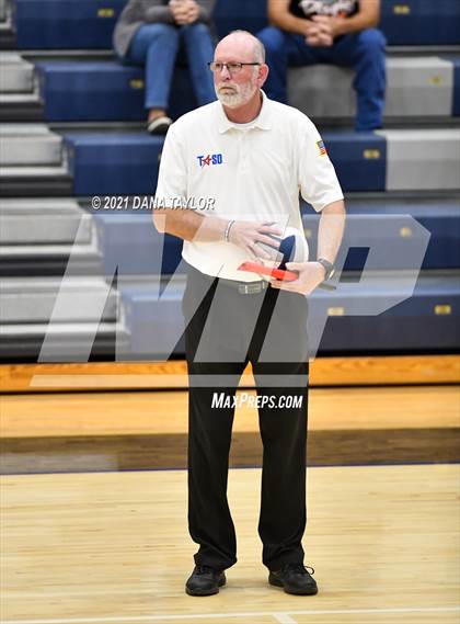 Thumbnail 3 in Burkburnett vs Glen Rose (UIL 4A Bi-District Playoff) photogallery.