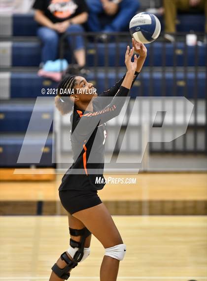 Thumbnail 3 in Burkburnett vs Glen Rose (UIL 4A Bi-District Playoff) photogallery.